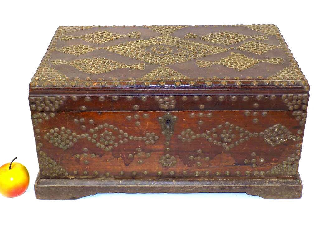 BIG 19TH CENTURY FOLK ART BOXED TRAVEL DESK (1 of 8)