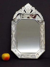 ELEGANT VENETIAN GLASS MIRROR