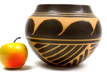 SALLY ANN ENDLEMAN NATIVE AMERICAN POTTERY BOWL