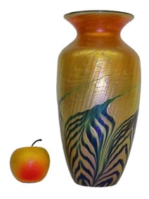 LUNDBERG STUDIOS PULLED FEATHER ART GLASS VASE