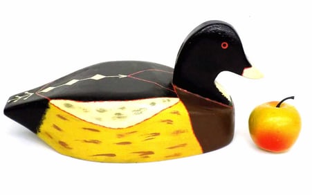 AMERICAN FOLK ART WOODEN DUCK CARVING
