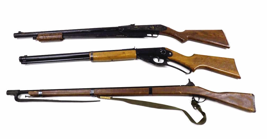 3 BB GUNS DAISY MODEL 25 KADET MUSKET RED RYDER: 1950's Arkansas Daisy Model 25 Pump Action BB Gun Rifle. Gold Stenciled Hunting Scene. Total Length 37" Along with a Kadet Civil War Musket War Simulated Muzzle Loader Toy Cap Gun Rifle with Bayonet.