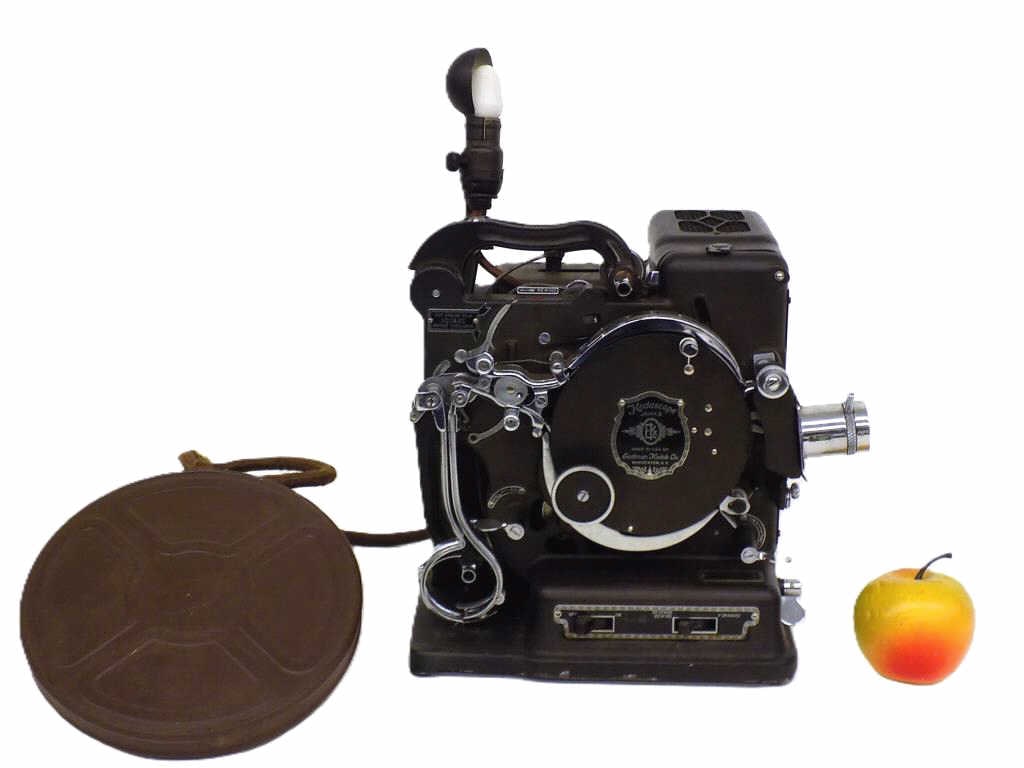 VINTAGE KODAK KODASCOPE MODEL B MOVIE PROJECTOR (1 of 4)