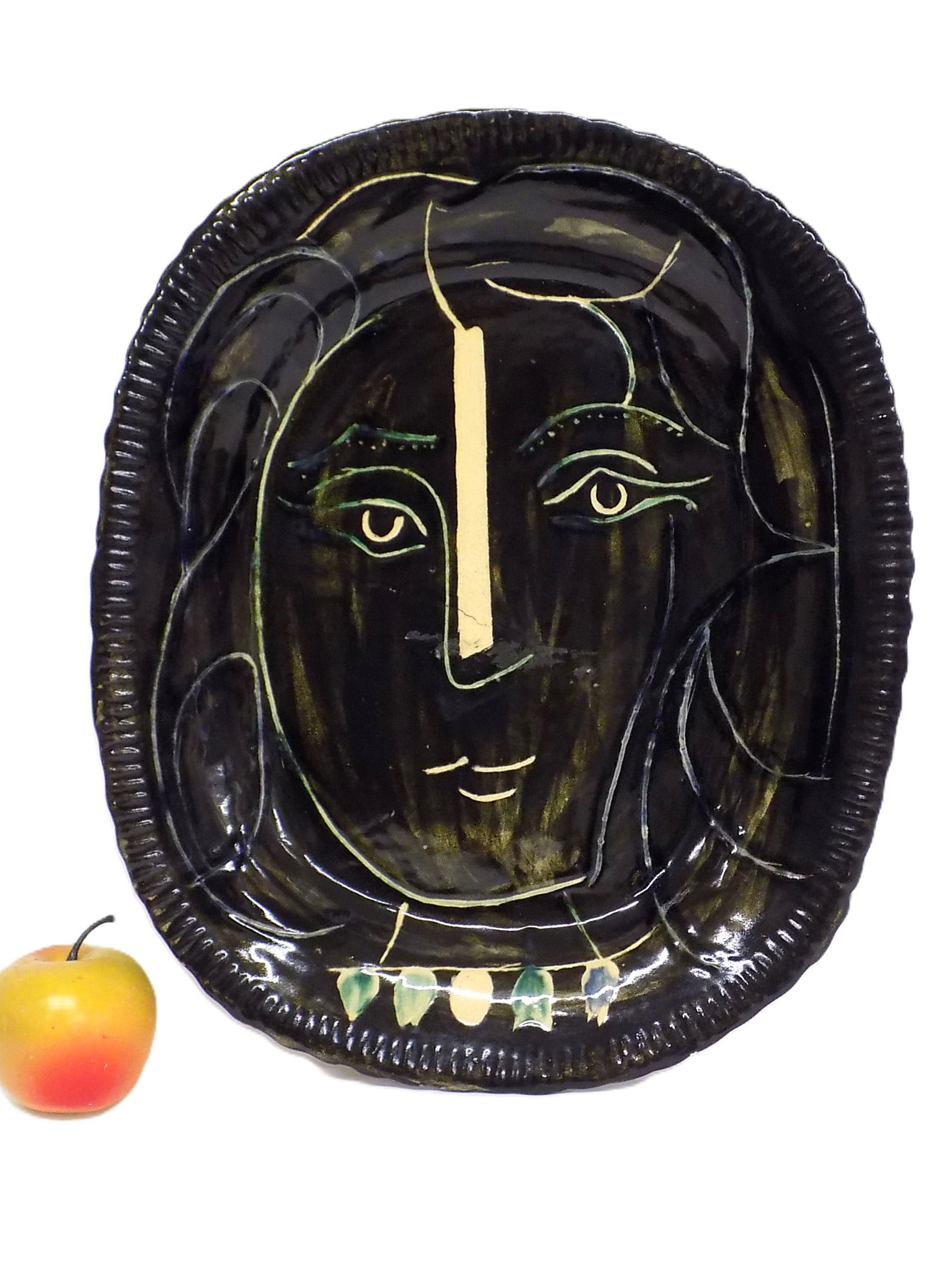 PABLO PICASSO - WOMAN'S FACE MADOURA PLATE (1 of 9)