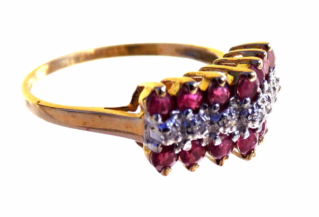 10K SOLID YELLOW GOLD RUBY DIAMOND RING (1 of 3)