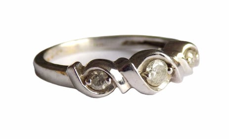 MODERN DESIGN 10K WHITE GOLD TRIPLE DIAMOND RING