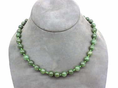 CHINESE GREEN JADE NECKLACE STRAND 43 BEADS