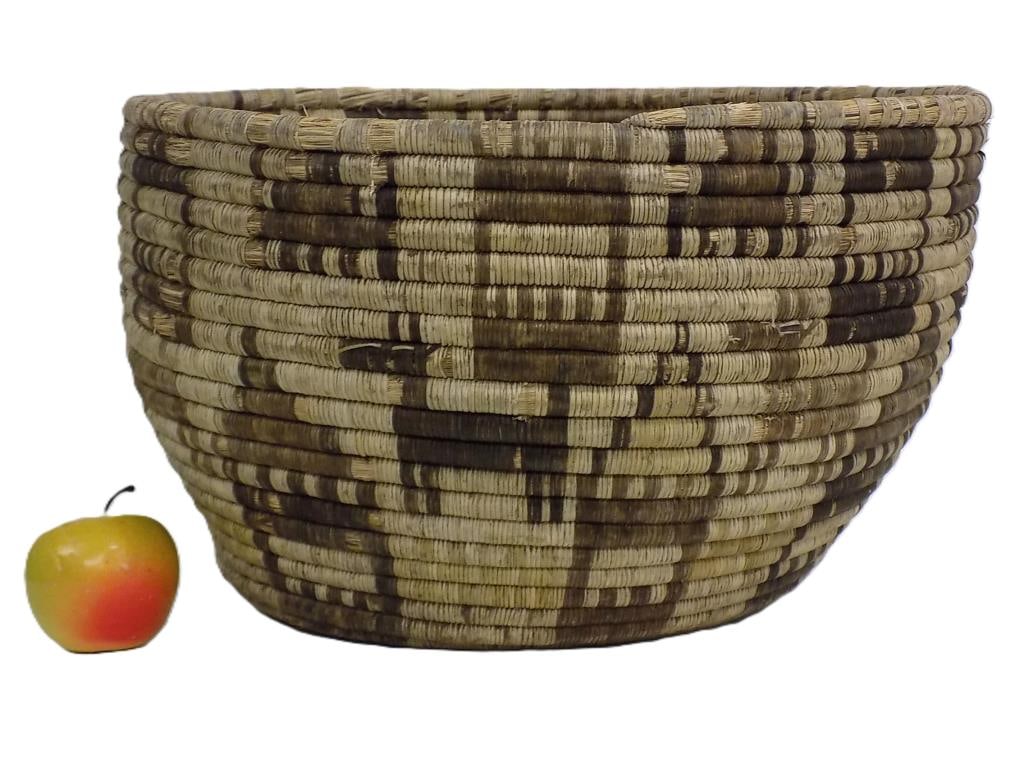BIG NATIVE AMERICAN HOPI INDIAN CEREMONIAL BASKET (1 of 8)