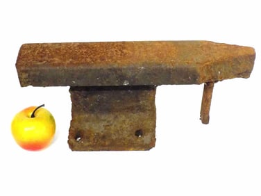HUDSON RIVER VALLEY IRON TOOL BENCH ANVIL