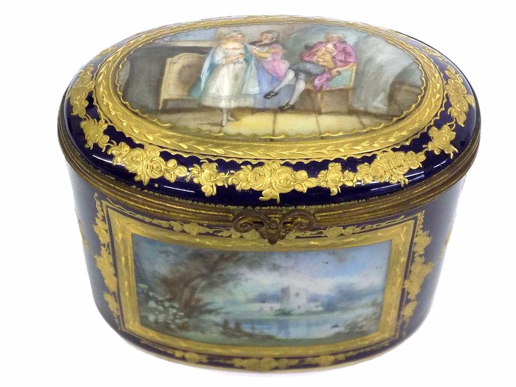 EXCEPTIONAL SEVRES PORCELAIN JEWELRY BOX 1768 MARK (1 of 8)