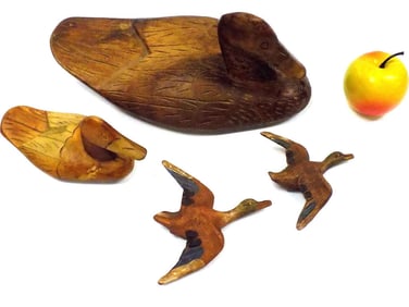AMERICAN FOLK ART CARVED WOODEN DUCKS