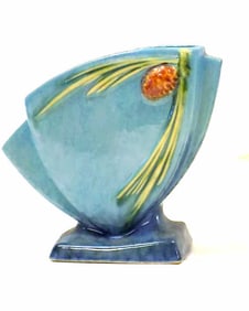 ROSEVILLE WINCRAFT POTTERY VASE 272-6"