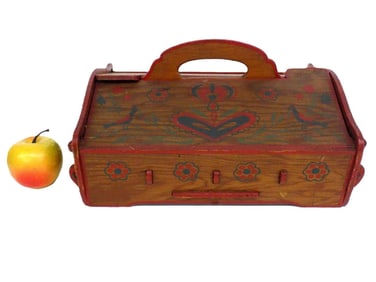PENNSYLVANIA DUTCH FOLK ART DECORATED STORAGE BOX