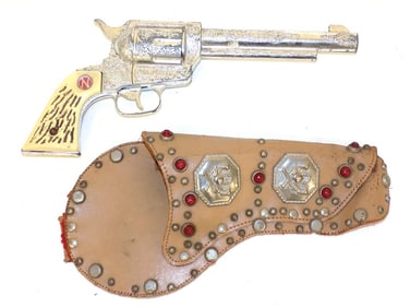 BIG 1950'S NICHOLS MUSTANG 500 COWBOY TOY CAP GUN