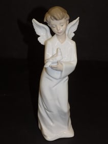 NAO LLADRO ANGEL HOLDING DOVE PORCELAIN FIGURINE
