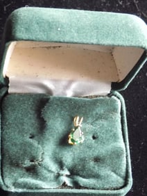 ELEGANT EMERALD GREEN NECKLACE PENDANT