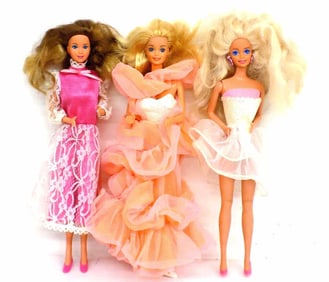 VINTAGE 1960'S BARBIE DOLL TOY ACTION FIGURES LOT