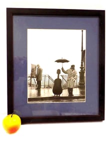 ROBERT DOISNEAU - MUSICIAN IN THE RAIN