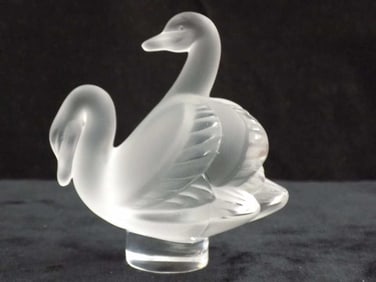 LALIQUE CRYSTAL ART GLASS TWO SWANS SCULPTURE