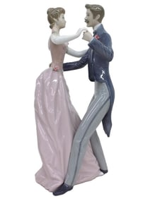 BIG LLADRO LOVERS WALTZ COUPLE PORCELAIN FIGURINE