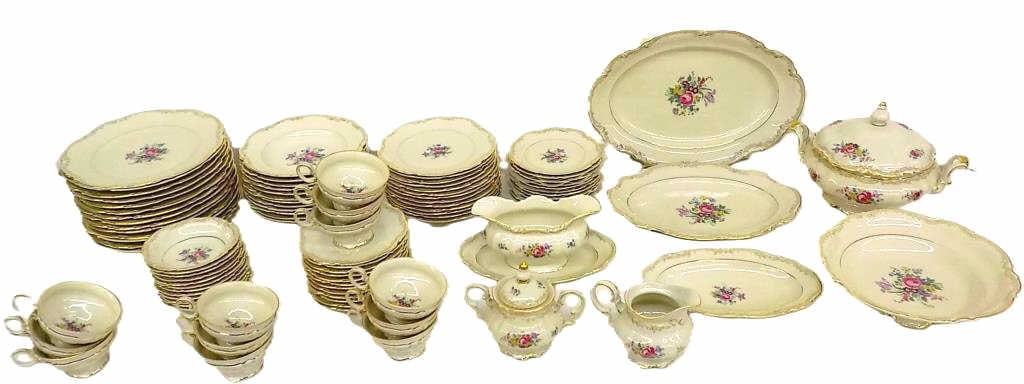 HUGE HUTSCHENREUTHER SELB BAVARIA SERVICE 95 PIECES: Huge Antique Hutschenreuther Selb Bavaria Germany Porcelain Dinner Service. Fancy Scalloped Design and Scrollwork with Gold Gilt Accents. Includes: Big Covered Vegetable Dish, Big Serving Bowl, Gradua