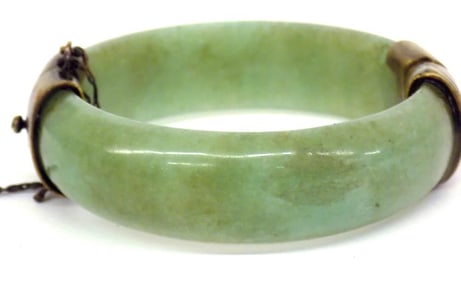 CHINESE CHUNKY GREEN JADE BRACELET