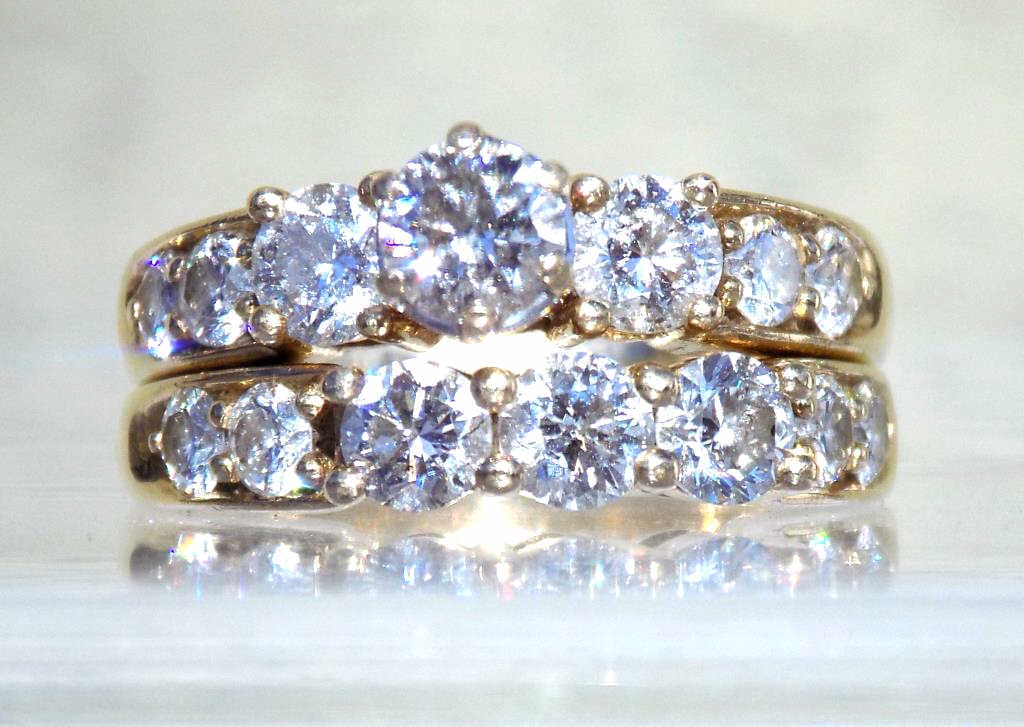 BEAUTIFUL 14K GOLD 3 CTTW 14 DIAMOND WEDDING RINGS: Beautiful 14k Solid Yellow Gold Past Present Future Wedding 2 Ring Set. 3 Carat Total Diamond Weight. 14 Individual Set Diamonds. Purchased From Zales in 2016 for $6,499.99. With Zales Certificate. 11