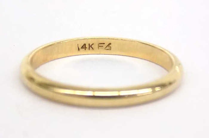 14K SOLID YELLOW GOLD BAND RING: 14k Solid Yellow Gold Band Ring. Size 6