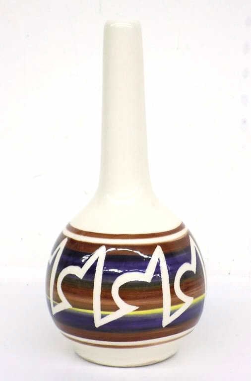 NATIVE AMERICAN UTE INDIAN POTTERY EAGLE VASE (1 of 3)