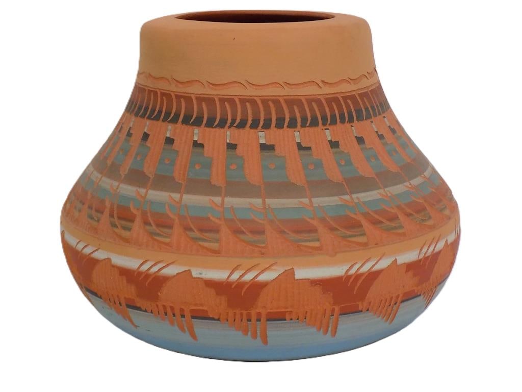 NATIVE AMERICAN INDIAN NAVAJO POTTERY VASE J WOODS (1 of 3)