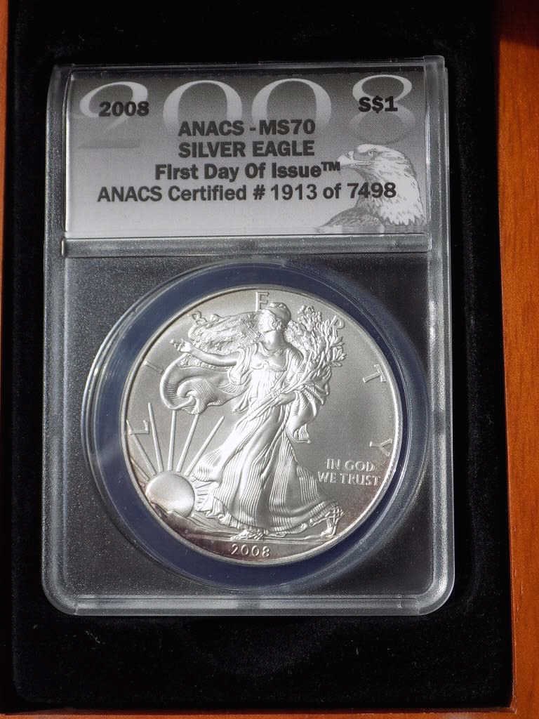 US MINT 2008 SILVER EAGLE 1ST DAY ISSUE ANACS MS70: United States Mint 2008 First Day Issue Silver American Eagle $1 Dollar Coin. Walking Liberty Obverse, Heraldic Eagle Reverse. Anacs Sealed & Graded MS 70. 1 Oz Fine Silver. Teak Wood Display Case wit