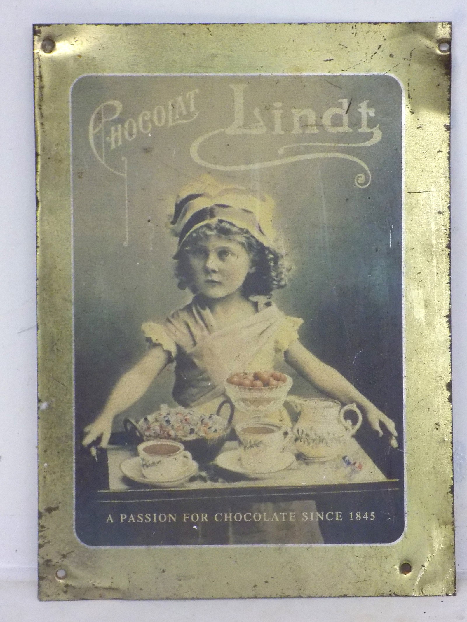 VINTAGE CHOCOLATE LINDT TIN ADVERTISING SIGN (1 of 3)