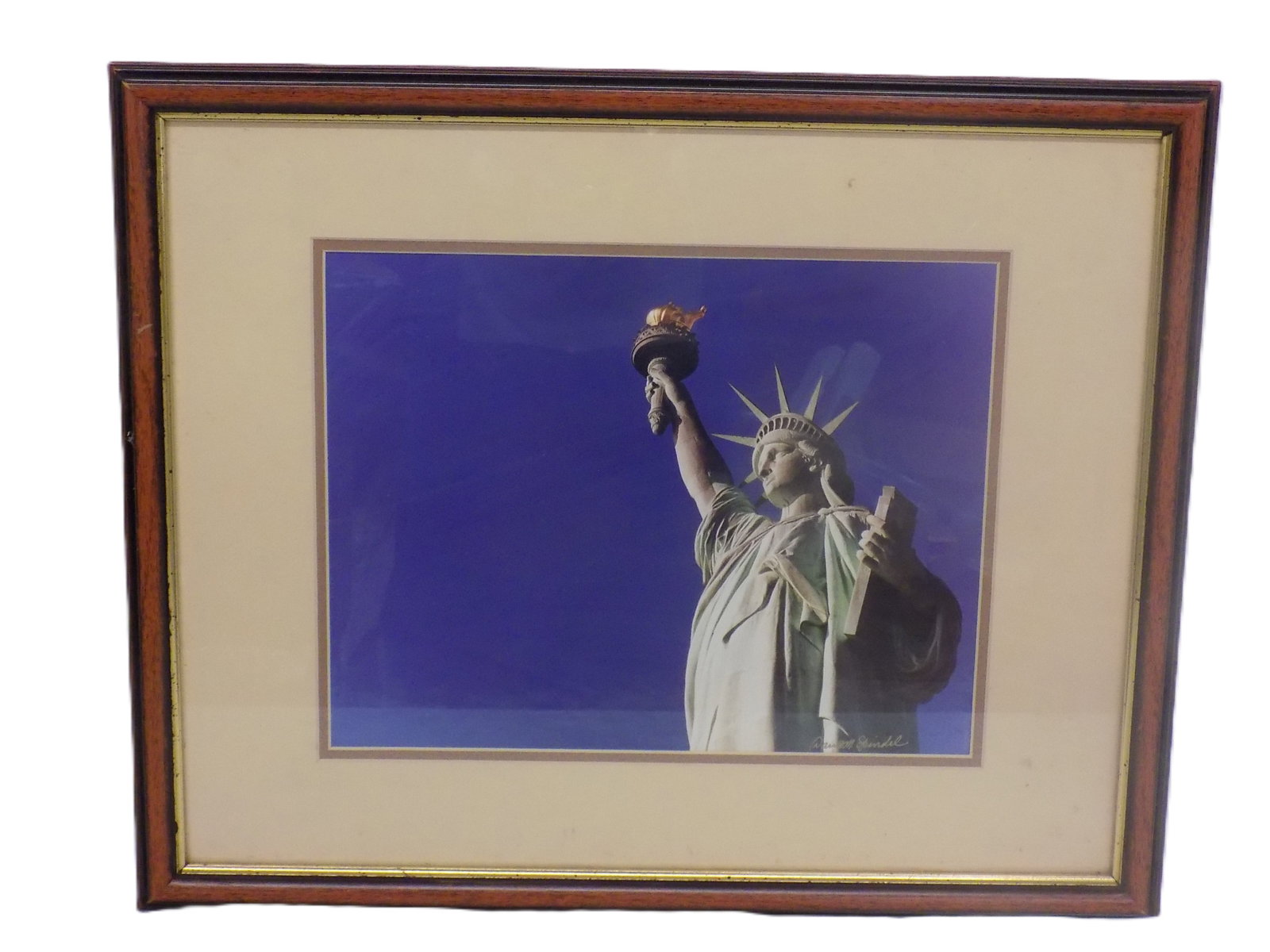DAVID SPINDEL GREAT AMERICAN STATUE LIBERTY SIGNED PHOTO: David Spindel American b1941 - Great American Statue of Liberty Color Photograph. Artist Signed in Gold Ink. 18" x 22" 5 lbs