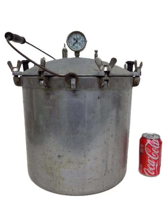 NATIONAL INDUSTRIAL PRESSURE COOKER 25 QUART: Big Northwestern Steels Iron Works Wisconsin Antique National Pressure Cooker 25 Quart Size. Industrial Steel with Old Wooden Bail Handle. Original Pressure Gauge. Height 17" x 15" x 15" 21 lbs