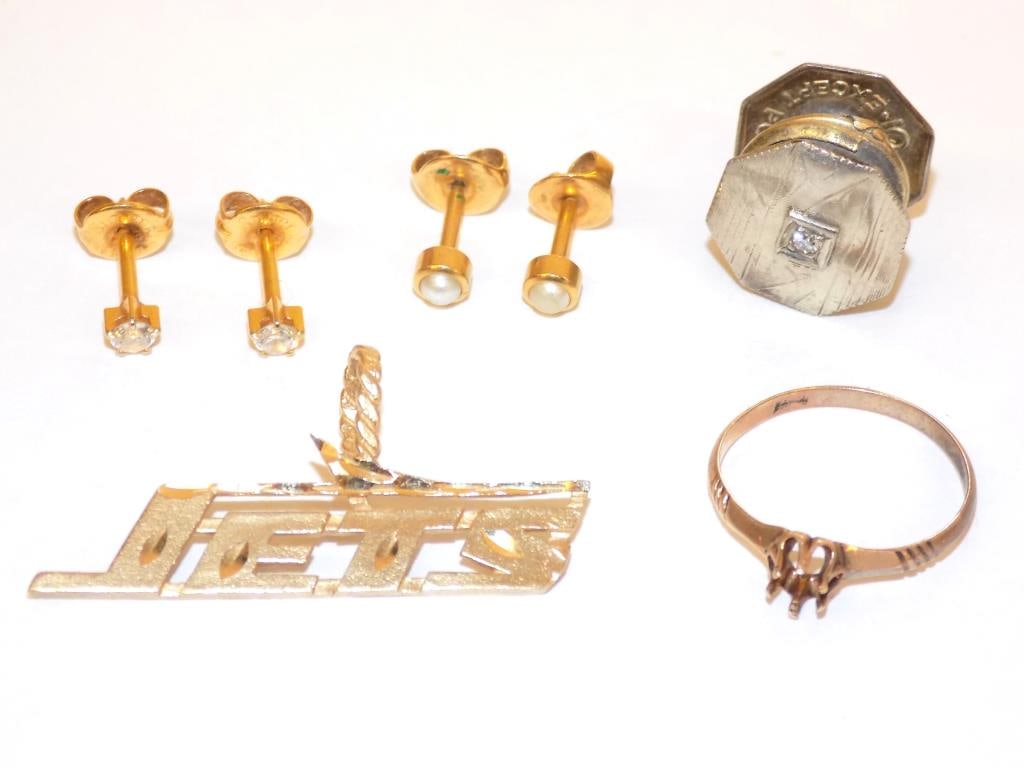 ESTATE SCRAP GOLD PENDANT RING EARRINGS LOT: Estate Found Scrap Gold Lot. Including 14k Jets Necklace Pendant, 14k Ring (no stone) 2 Pairs Stud Earrings Star Diamonds and Pearls, 10K White Gold & Diamond Cuff Link Weight 4.3 grams + 4.2 grams