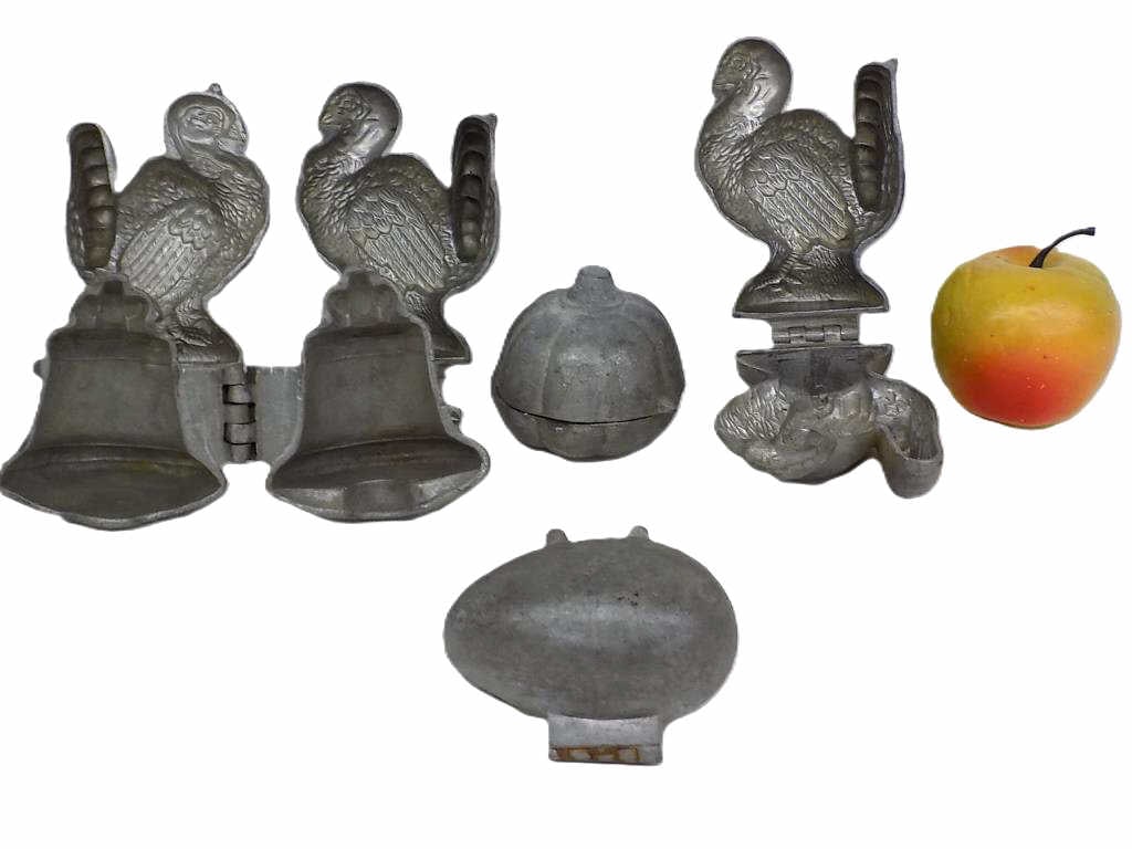 VINTAGE HOLIDAY LEAD CHOCOLATE CANDY MOLDS (1 of 2)