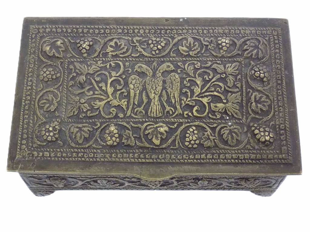 FANCY BRONZE EAGLE & GRAPEVINES KEEPSAKE BOX (1 of 2)