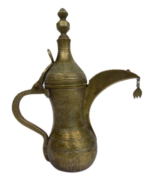IMPORTANT ARABIAN GOLDEN DALLAH SIGNED COFFEE POT (1 of 7)