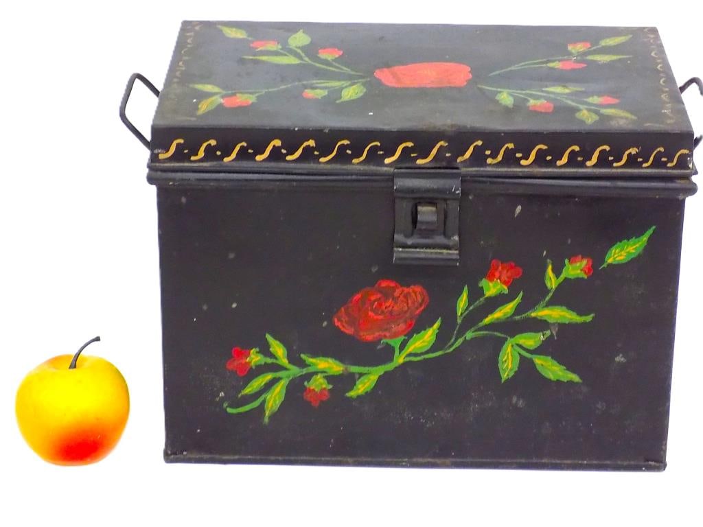 19TH CENTURY HUDSON VALLEY TOLEWARE BOX (1 of 4)
