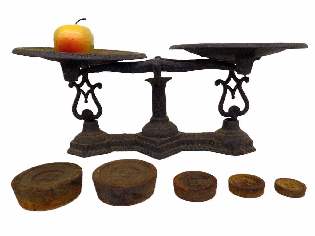 ANTIQUE CAST IRON LYRE DESIGN COUNTRY STORE SCALE (1 of 2)