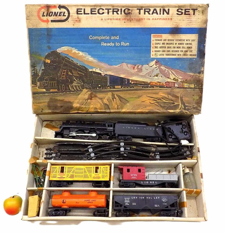 ANTIQUE LIONEL ELECTRIC TRAIN BOXED SET (1 of 7)