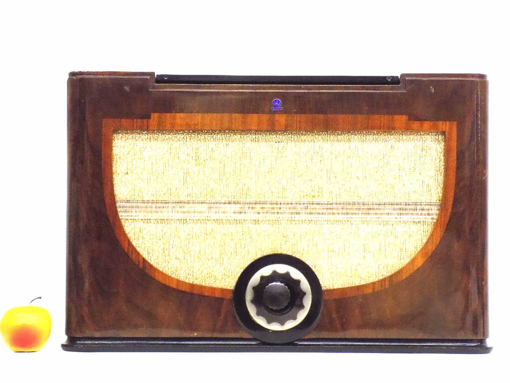 RARE ART DECO RADIOLA RA68-A29 TUBE RADIO: Super Rare Art Deco 1937 Radiola RA68-A29 Tube Radio. SFR Radiola Manufacturing in Paris France. Handsome Walnut Veneer. Early Bakelite Dial with Collapsable Display or Hidden Feature. Original Chassi