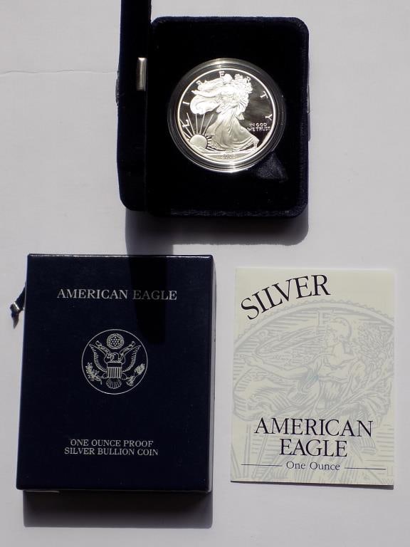 US MINT 2003 AMERICAN EAGLE SILVER DOLLAR PROOF: United States West Point Mint 2003 American Eagle $1 One Dollar Silver Proof Coin. Walking Liberty Obverse by Adolph Weinman, Heraldic Eagle Reverse By John Mercanti.1 Oz Fine Silver with Deluxe Blue 