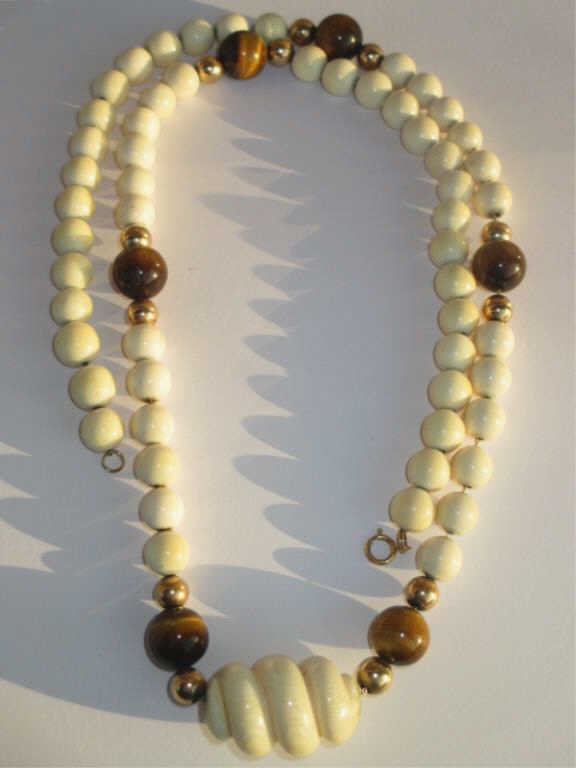 ELEGANT 14K GOLD IVORY & CAT'S EYE BEADED NECKLACE: Elegant 14K Gold , Ivory , Cat's eye beaded necklace . L 13.50"