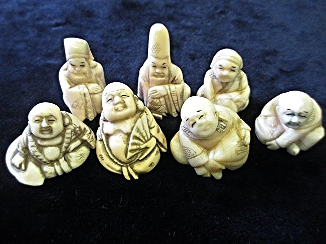 7 ANTIQUE MINIATURE ORIENTAL NETSUKES: 7 antique Oriental miniature ivory netsukes. Carved ivory buddhas & wisemen.