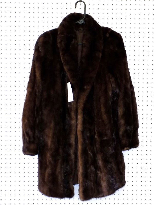 MACY'S FUR VAULT LADIES MINK COAT: Macy's Fur Vault Ladies Mink Coat. New in original zip bag with tag. Monogrammed, never worn. L 36" Size 12