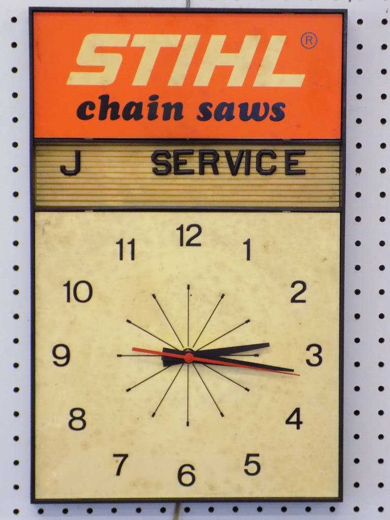VINTAGE STIHL CHAIN SAWS ADVERTISING CLOCK Vintage (1 of 2)