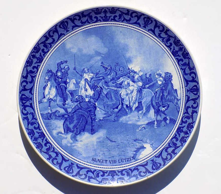 SLAGET VID LUTZEN - BATTLE SCENE SIGNED PLATE Antique: Antique German signed blue & white ironstone plate . Battle scene Slaget Vid Lutzen with fighting knights on horses. King's crown & scrollwork borders. Signed & numbered base. D 12"