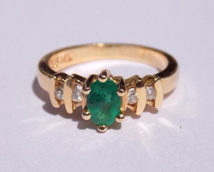 14K YELLOW GOLD NATURAL EMERALD & DIAMOND RING: 14k Yellow Gold ring with Natural Green Emerald Center Stone with 4 side diamonds. Size 4.