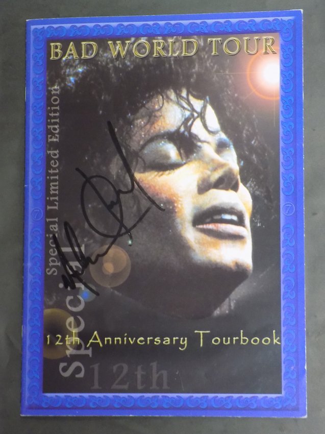 MICHAEL JACKSON SIGNED WORLD TOUR PROGRAM (1 of 4)